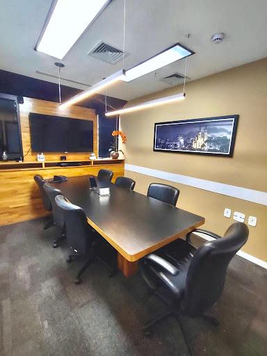 Sala de reunião projetada para oferecer uma experiência agradável para seus clientes pode significar o sucesso de uma parceria que irá render bons frutos para a empresa em questão no futuro.