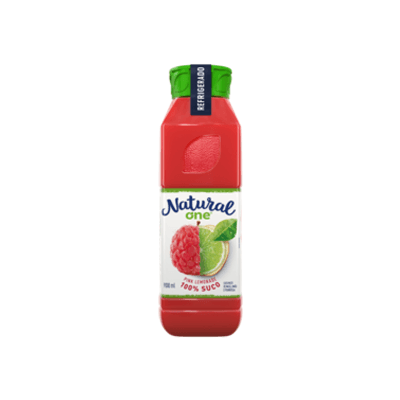 Suco Pink Lemonade - Refrigerado 900Ml - Natural One - Durante os dias de sol, nada melhor do que saborear um delicioso suco natural refrescante, né?! Na Natural One, você encontra a Pink Lemonade, um mix de limão e framboesa.

Formulada sem aditivos, corantes e aromas artificiais, o suco Pink Lemonade conta com ingredientes altamente nutritivos, oferecendo uma dose de saúde a cada gole. O produto é conservado por um processo de envase antisséptico a frio, que impede a proliferação de bactérias e prolonga a validade, sem comprometer o sabor.

Ficou com vontade de experimentar o suco Pink Lemonade e garantir todo esse frescor? Não perca tempo! Vem com a gente e confira mais detalhes sobre essa maravilha!

O que é Pink Lemonade?
Afinal, o que é Pink Lemonade? Tradicional dos Estados Unidos, essa bebida é a mistura do suco de framboesa com limão. Ou seja, uma limonada especial, caracterizada pelo tom rosa e o sabor adocicado.

Atendendo a diversos paladares, o suco se popularizou e conquistou milhares de corações. Na Natural One, a bebida está entre as 3 mais vendidas e também conta com maçã em sua composição, um ingrediente especial, responsável por aguçar o sabor e garantir um frescor incomparável, perfeito para o seu dia a dia.