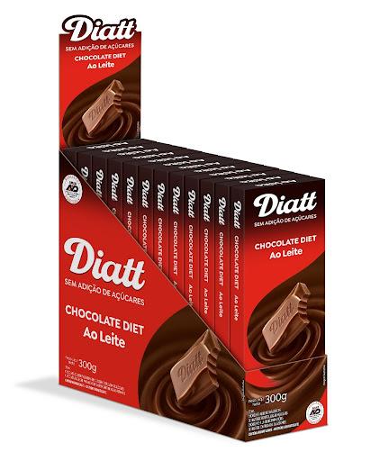 DIATT DISPLAY TABLETE AO LEITE - "Diatt é uma excelente escolha para quem busca uma alimentação equilibrada e deseja reduzir o consumo de açúcar. Nossos chocolates não têm adição de açúcares, não deixam residual amargo e derretem na boca, porque são feitos com chocolate de verdade, 100% manteiga de cacau. Além disso possuem selo da ANAD, a Associação Nacional de Atenção ao Diabetes - isso representa mais segurança para você! Cuide-se bem e escolha Diatt, o chocolate gostoso de verdade!



Sem adição de açúcar, produzido 100% com manteiga de cacau, não possui residual amargo e derrete na boca."





"Manteiga de cacau, leite em pó integral, massa de cacau, leite em pó desnatado, edulcorantes INS-965 (Maltitol), INS-1200 (Polidextrose) e INS-955 (Sucralose), emulsificantes INS-322 (Lecitina de Soja) e INS-476 (Polirricinoleato de Poliglicerol) e aromatizante. CONTÉM LACTOSE. NÃO CONTÉM GLÚTEN. ALÉRGICOS: CONTÉM DERIVADOS DE LEITE E SOJA. PODE CONTER CASTANHA-DE-CAJU, AVELÃ E AMENDOIM.

Diabético: contém açúcares naturalmente presentes nas matérias-primas. Este produto pode ter efeito laxativo. Alimento não reduzido de calorias. Consumir preferencialmente sob orientação de nutricionista ou médico."
