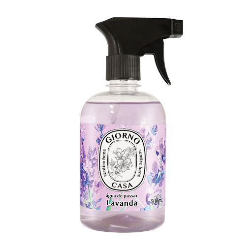 Água De Passar Lavanda  Giorno Casa 500 Ml - Desfrute de uma experiência única ao passar roupas com a Água de Passar Roupas e Tecidos Giorno Casa. Com uma fragrância suave de lavanda, esta fórmula proporciona um frescor duradouro, deixando suas roupas e tecidos delicadamente perfumados. A embalagem de 500ml oferece economia e praticidade, tornando o ato de passar roupa uma experiência mais agradável e perfumada. Ideal não apenas para passar roupas, mas também para aromatizar diversos tecidos em sua casa, como cortinas e lençóis. Deixe sua rotina mais suave e suas roupas mais perfumadas com Giorno Casa.