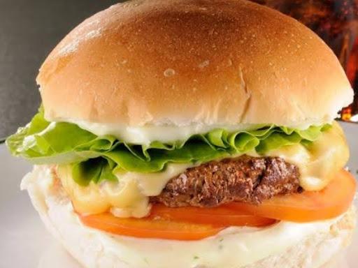 X salada com hambúrguer artesanal