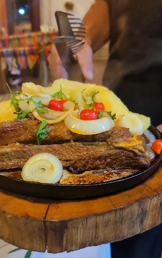 🌴🍤🍹 Se você é fã de culinária baiana, precisa conhecer o restaurante Beloyá em Maceió! Nós exploramos a diversidade de sabores e influências da cozinha baiana, mostrando que vai muito além do tradicional dendê. É uma viagem gastronômica imperdível! #CulináriaBaiana #Beloyá #Maceió 🌶️🍍🍲