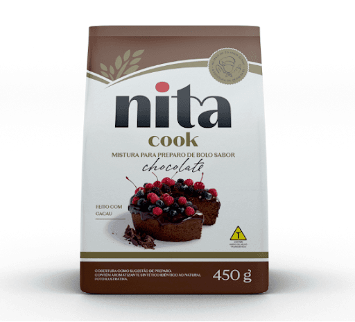 Mistura de Bolo Nita - Chocolate 450g - Disponível em embalagens sachê de 450 gramas.











Vantagens





• As misturas para bolo oferecem tudo que uma dona de casa quer: praticidade, rapidez e garantia de um bom resultado final.











Chocolate





Ingredientes: Farinha de trigo enriquecida com ferro e ácido fólico, açúcar, amido de milho, gordura vegetal hidrogenada, cacau, fermento químico (bicarbonato de sódio, pirofosfato ácido de sódio, fosfato monocálcio, pirofosfato de cálcio e fosfato de alumínio e sódio), aroma sintético idêntico ao natural, propionato de cálcio e espessante goma guar ou goma xantana.





Validade: 210 dias a partir da data de fabricação.





ALÉRGICOS: CONTÉM DERIVADO DE TRIGO E SOJA E PODE CONTER CENTEIO, CEVADA, AVEIA, TRITICALE E LEITE.





CONTÉM GLÚTEN