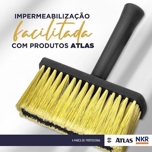 Para quem vai realizar serviços de impermeabilização, a escolha das ferramentas adequadas é essencial para alcançar um bom desempenho durante a aplicação. A Super Broxa (725) é indicada para auxiliar nesse tipo de trabalho, pois possui formato e estrutura pensados para facilitar a aplicação de produtos impermeabilizantes em diferentes superfícies.

Seu uso é comum em áreas como lajes, paredes externas, muros e locais que necessitam de reforço na proteção contra umidade. Com cerdas resistentes e cabo reforçado, pode oferecer maior alcance e controle durante o uso, contribuindo para uma aplicação mais uniforme.

Ao iniciar um projeto de impermeabilização, é importante considerar não apenas o tipo de produto, mas também os instrumentos que serão utilizados no processo. Ferramentas como a Super Broxa (725) auxiliam na execução da tarefa com mais praticidade e precisão.

NKR Tintas.