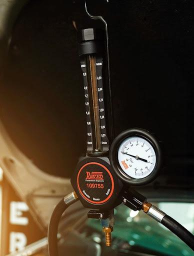 Diagnóstico rápido e preciso na linha de combustível? É com a Raven!​

O Equipamento para Medir Pressão e Vazão garante uma verificação completa no sistema de alimentação do motor, identificando falhas com eficiência e agilidade. ​

🔧 Medição simultânea de pressão e vazão;​
🔧 Detecta entupimentos e falhas na bomba de combustível;​
🔧 Mais precisão, menos retrabalho! ​

Um item indispensável para oficinas que priorizam qualidade no diagnóstico e excelência no serviço. ​