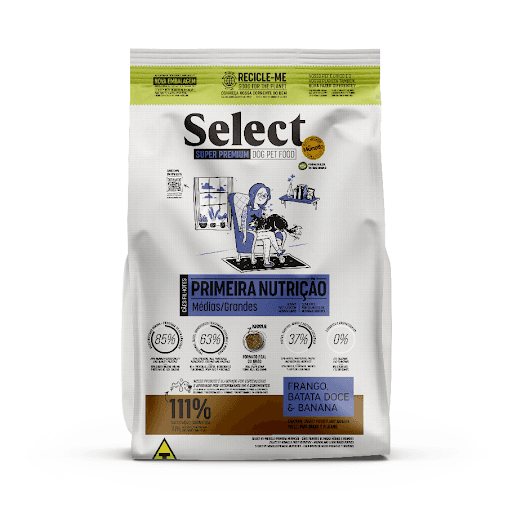 Select By Monello Raças Médias e Grandes Primeira Nutrição - Ingredientes selecionados fontes de proteínas, óleos, ingredientes funcionais, vitaminas e minerais, mín. 63% (farinha de vísceras de aves - mín. 23%, óleo de aves, óleo de salmão - mín. 0,5%, hidrolisado de fígado de aves, mistura de ovos desidratados, farelo de glúten de milho 60, farelo de soja, biomassa de microalgas Schizochytrium sp. - mín. 0,2%, levedura de cervejaria inativada desidratada, blend de prebióticos - mín. 0,13% - composto de: parede celular de levedura, galactooligossacarídeos, frutooligossacarídeos e levedura seca de cana de açúcar, hexametafosfato de sódio, extrato de Yucca - mín. 0,03%, lisina, vitaminas A, D3, E, C, K3, B1, B2, B6, B12, pantotenato de cálcio, ácido fólico, ácido nicotínico, biotina, cloreto de colina, minerais cloreto de sódio, cloreto de potássio, sulfato de manganês, sulfato de zinco, glicinato de zinco, sulfato de ferro, sulfato de cobre, iodato de cálcio, selenito de sódio, selênio metionina). Frutas, vegetais, grãos e aditivos essenciais, mín. 37% (grão de milho, farelo de trigo, quirera de arroz, mix concentrado de frutas e vegetais desidratados - composto de: farinha de batata doce - mín. 0,35%, maçãs, bananas - mín. 0,03%, mirtilos (blueberries), cenouras - mín. 0,03% e farinha de ervilha - mín. 0,05%, polpa desidratada de beterraba - mín. 0,5% e aditivos antioxidantes BHA e BHT).