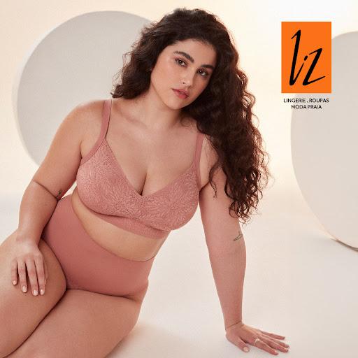 A Liz é detentora da marca registrada Sutop, uma criação da nossa CEO e Diretora Criativa, Lígia Buonamici. Os Sutops representam uma verdadeira revolução no modo de vestir. Com estrutura de sutiã, mas com look de top e uma modelagem complexa, eles garantem um ajuste perfeito, oferecendo o máximo de conforto, sustentação e elegância aos seus looks. Além disso, podem ser usados como cropped, trazendo versatilidade para o seu estilo. 
Uma peça que une inovação, funcionalidade e charme de forma única.