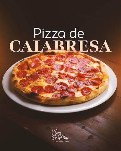 Domingo é o dia perfeito para saborear uma boa pizza. No Play, a crocância da massa, o equilíbrio dos recheios e o aroma saindo do forno fazem dela uma das estrelas da casa.