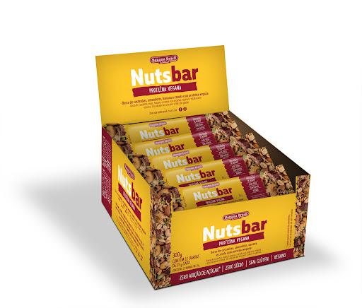 Barra de Castanhas e Proteina Vegana c/12  - Banana Brasil - Feitas com uma seleção de castanhas combinadas com sementes, frutas, nibs de cacau ou uma camada de chocolate. A Nutsbar tem zero adição de açúcar e traz os benefícios nutricionais das castanhas para o seu lanche diário com muito sabor.