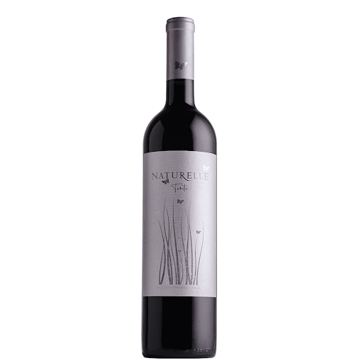 Vinho Tinto Naturelle 750ML - Naturelle representa a história da Famiglia Valduga e o legado de gerações passadas. É um resgate do belo e simples. São as raízes mais profundas, o alicerce mais resistente, a inspiração mais doce.  Com 11,5 % de teor alcoólico, é límpido e brilhante, com tons violáceos. Aromas de frutas frescas, primários das variedades. Leve, de agradável frescor e paladar adocicado.