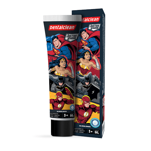 Gel Dental Infantil Liga Da Justiça Com Flúor 50g - Dentalclean - O gel dental infantil da Liga da Justiça de 50g contém flúor, que ajuda a prevenir o maior inimigo do seu filho(a), a cárie! Recomendado para crianças de 0 à 3 anos, o gel possui um delicioso sabor e cheirinho de tutti frutti que as crianças amam.