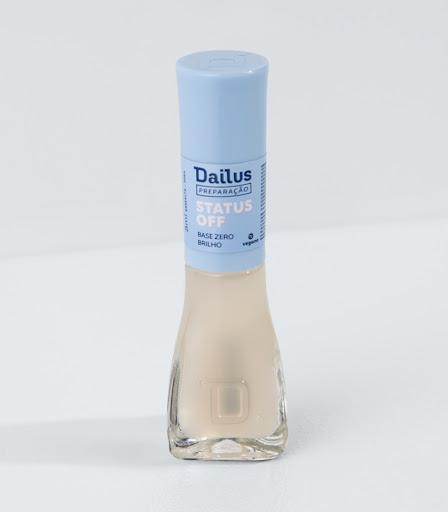 Base Zero Brilho - Status Off - Quem tem uma base fosca duplica a quantidade de esmaltes que tem no nécessaire. Isso porque o produto garante o acabamento matte, que é, sem dúvidas, um queridinho da beleza! Quer variar o seu esmalte favorito de um jeito prático e moderno? É só passar uma camada dela e esperar a mágica acontecer! Ah, também rola usá-la na preparação das unhas para receber a esmaltação. Assim como as nossas bases tradicionais, a base zero brilho também protege e alisa a superfície para que o esmalte fique uniforme. Com embalagem nova, o tom azul na tampa do vidrinho destaca a sua função de preparação das unhas.

Por que amar?
- Efeito matte
- Fácil de aplicar
- Secagem rápida
- Longa duração
- Pincel big flat brush
- Tampa anatômica
- Nova embalagem
- Fácil de identificar