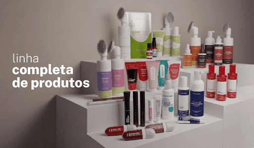 Nossa linha de produtos exclusivos é usada em todos os procedimentos das unidades, dando a você a chance de experimentar qualidade e eficácia na prática. E o melhor: todos os produtos são veganos e livres de testes em animais. Além de transformar sua beleza, cuidamos do mundo ao nosso redor!

Gostou? Você pode levar para casa! Toda a linha está disponível para venda nas unidades.