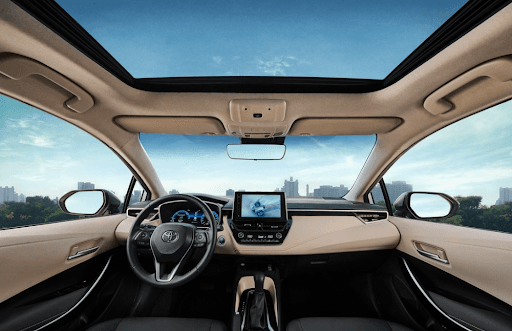 Interior do Corolla Altis - O Corolla Altis surpreende em conforto, sofisticação e tecnologia.
Bancos em couro com ajuste elétrico, ar-condicionado digital Dual Zone, painel digital de 12,3” e multimídia de 10” com conexão sem fio.
Cada detalhe foi pensado para oferecer uma experiência premium, com segurança, ergonomia e elegância.
Conheça o Corolla Altis na SGA Toyota e se surpreenda.