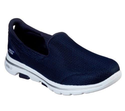GO WALK 5 - Cor: AZUL ESCURO / BRANCO - Tam:36 - Sapatilha esportiva desenvolvida especialmente para proporcionar uma experiência única de caminhada . Ideal também para o dia a dia. Solado desenvolvido com a tecnologia Ultra Go, leve e responsivo.