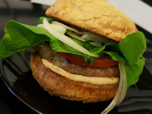 Novo Pork belly
Isso mesmo burger de panceta com pão Francês de burger tomate maionese caseira cebola e rúcula 