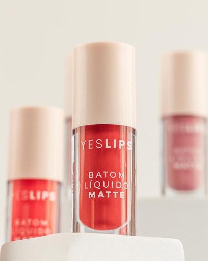 Cor intensa, conforto e duração incrível! 💋

O Batom Líquido Matte da Yes! Cosmetics tem alta pigmentação, textura leve e um acabamento impecável que não resseca os lábios. Perfeito para quem ama um visual marcante e de longa duração!

Qual cor vai ser a sua escolha de hoje? ✨

#YesCosmetics #BatomLíquidoMatte