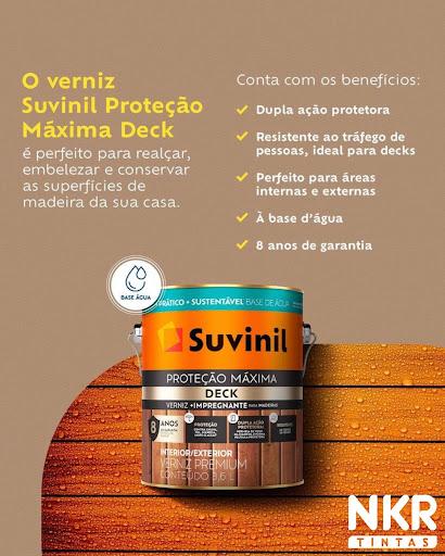 O Verniz Suvinil Proteção Máxima Deck é indicado para superfícies de madeira em áreas externas e internas, como decks, varandas, cercas, pergolados e móveis sujeitos à exposição ao sol e à chuva. Sua formulação foi desenvolvida para criar uma camada de proteção sobre a madeira, contribuindo para reduzir os efeitos da umidade e da radiação solar.

Ao formar uma película protetora, o verniz ajuda a preservar a aparência natural da madeira e auxilia na prevenção de ressecamento, rachaduras e desgastes provocados por intempéries. Realça os veios naturais da madeira e pode ser encontrado em diferentes tipos de acabamento, como brilhante ou acetinado.

A aplicação pode ser feita com rolo, pincel ou pistola, conforme as orientações técnicas de uso. Para obter um bom resultado, recomenda-se a preparação adequada da superfície, com remoção de resíduos, sujeiras ou camadas de vernizes antigos. O cuidado na aplicação e a manutenção periódica ajudam a conservar o aspecto visual da madeira ao longo do tempo.

NKR Tintas.








