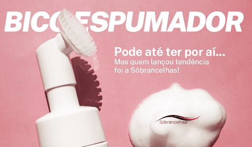 Você sabia?
Foi a Sóbrancelhas quem popularizou o famoso bico espumador que hoje você pode até ver por aí, mas o melhor ainda são os das nossas espumas haha!
Lá em novembro de 2018, no lançamento do nosso sabonete facial Honey Green, já entregávamos inovação e praticidade com esse aplicador incrível.
Desde então, virou tendência – mas quem lançou moda foi a gente! 
Inovação e cuidado com a pele sempre foram parte da nossa essência.