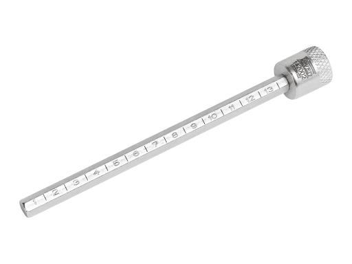 142002 Ferramenta Para Verificacao do Nivel de Oleo Nas Caixas de Transmissao Automaticas Zf9Hp48 E 948Te Fiat/Jeep - Medidor graduado para verificar o nível de fluido. |Aplicação: caixas de transmissão automáticas de 9 marchas Chrysler / Stellantis 948TE AT9 (ZF 9HP48). |Aplicação veículos Fiat: Toro 2.0 16V turbo diesel MultiJet II 4x4 AT9 (16>) e Toro 2.4 16V Tigershark MultiAir 4x2 AT9 (16-20).|Aplicação veículos Jeep: Cherokee 5ª ger. 3.2 24V V6 Pentastar 4x4 (14-15), Commander 2.0 16V turbo diesel TD380 4x4 AT9 (21>), Compass 2.0 16V Tigershark 4x4 AT9 (17-18), Compass 2.0 16V turbo diesel MultiJet II 4x4 AT9 (16-21), Compass 2.0 16V turbo diesel TD350 4x4 AT9 (21>), Renegade 1.3 16V MultiAir turbo T270 4x4 AT9 (22>) e Renegade 2.0 16V turbo diesel MultiJet II 4x4 AT9 (15-21). Utilizar em conjunto com Scanner 3. Manual incluso.