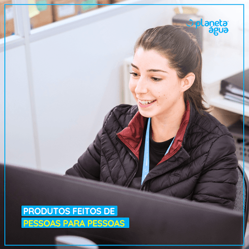 Na Planeta Água, acreditamos que por trás de cada produto existe algo ainda mais valioso: o cuidado com quem vai utilizá-lo.
Nosso propósito vai muito além de fabricar filtros e purificadores de alta qualidade. O que nos move é a responsabilidade de levar mais saúde, bem-estar e segurança para milhares de lares. Cada etapa do nosso processo é feita por pessoas comprometidas, que entendem a importância do que fazem. Porque quando cuidamos da água, estamos cuidando da vida. 🌍💧