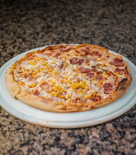 Aproveite o nosso cardápio de pizzas e garanta diversão gratuita para as crianças no nosso parquinho. É a combinação perfeita para toda a família!

Estamos localizados na Rua Nadir Saboya, 715 - Sapiranga.