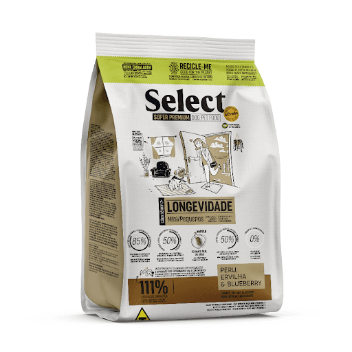 Select Raças Mini e Pequenas Longevidade 7+ 10,1Kg - Ingredientes selecionados fontes de proteínas, óleos, ingredientes funcionais, vitaminas e minerais, mín. 50% (farinha de vísceras de aves - mín. 23%, farinha de carne e ossos de perus - mín. 0,5%, óleo de aves, óleo de salmão, hidrolisado de fígado de aves, mistura de ovos desidratados, farelo de glúten de milho 60, farelo de soja, biomassa de microalgas Schizochytrium sp. - mín. 0,13%, L-carnitina, levedura de cervejaria inativada desidratada, blend de prebióticos - mín. 0,1% - composto de: parede celular de levedura, galactooligossacarídeos, frutooligossacarídeos e levedura seca de cana de açúcar, hexametafosfato de sódio, sulfato de condroitina, sulfato de glicosamina, extrato de Yucca, lisina, vitaminas A, D3, E, C, K3, B1, B2, B6, B12, pantotenato de cálcio, ácido fólico, ácido nicotínico, biotina, cloreto de colina, minerais cloreto de sódio, cloreto de potássio, sulfato de manganês, sulfato de zinco, glicinato de zinco, sulfato de ferro, sulfato de cobre, iodato de cálcio, selenito de sódio, selênio metionina). Frutas, vegetais, grãos e aditivos essenciais, mín. 50% (grão de milho, farelo de trigo, quirera de arroz, mix concentrado de frutas e vegetais desidratados - composto de: farinha de batata doce - mín. 0,3%, maçãs, bananas, mirtilos (blueberries) - mín. 0,01%, cenouras - mín. 0,03% e farinha de ervilhas - mín. 0,05%, polpa desidratada de beterraba - mín. 0,5% e aditivos antioxidantes BHA e BHT).