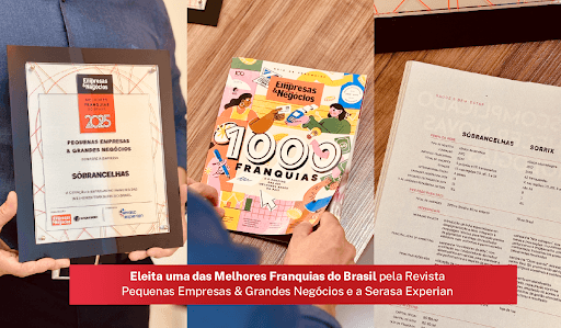 Você sabia que a Revista Pequenas Empresas & Grandes Negócios e a Serasa Experian elegem todos os anos as Melhores Franquias do Brasil, avaliando desempenho, satisfação dos franqueados, qualidade e gestão?

Estar nesta lista é um selo de excelência que comprova a força e a credibilidade do modelo de negócio, valorizando a confiança de clientes, franqueados e investidores.

A Sóbrancelhas foi reconhecida pela Revista PEGN (Pequenas Empresas Grandes Negócios) como uma das grandes referências do nosso setor!

Esse prêmio é mais do que um troféu, é o reconhecimento de anos de dedicação, inovação e, principalmente, do carinho que temos por cada cliente e franqueado que faz parte dessa história.

Seguimos com o compromisso de elevar ainda mais o padrão de qualidade e cuidado que você já conhece.