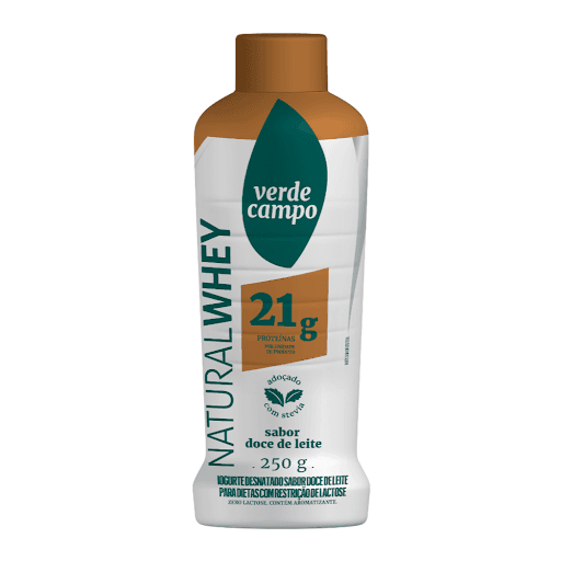 Iogurte Doce de Leite Natural Whey 21g de Proteína Verde Campo 250G - Nas versões iogurte e shake, a linha Natural Whey combina os ingredientes naturais com a riqueza proteica que só o leite pode oferecer. Os produtos são indicados tanto para o consumo pós e pré-treino, quanto para lanches intermediários e receitas. Os produtos da linha Natural Whey estão livres de conservantes, são adoçados com stévia (adoçante natural) e contêm aromas e corantes naturais.