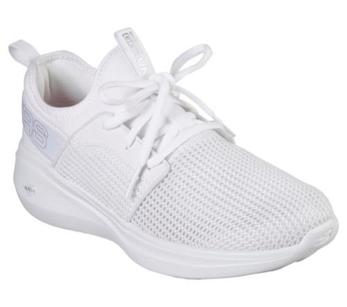 GO RUN FAST-VALOR - Cor: BRANCO - Tam:35 - • Gender: unissex

• Categoria: running

• Divisão: Performance Womens/ Performance Mens

• Solado: feito com a tecnologia 5GEN; amortecimento responsivo, entrega conforto e resposta. Mais resiliência. 

• Palmilha: Air Cooled Goga Mat; espuma perfurada  para melhorar o amortecimento. Promove conforto e retorno de energia.

• Cabedal: feito em mesh esportivo. Os painéis laterais dão suporte e estrutura.

O calce é slip on.

O cadarço decorativo e a inscrição da marca no contraforte complementam o incrível design.