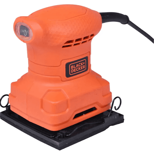 Lixadeira Orbital de 1/4” 200W Bs200-B2 Black&Decker - A Lixadeira Orbital 200W 220V da Black & Decker é ideal para acabamentos precisos em diversas superfícies, como madeira e materiais sintéticos. Compacta e leve, ela possui motor com duplo isolamento, garantindo segurança durante o uso. Com grampos laterais para fixação das folhas de lixa, essa lixadeira proporciona excelente performance, tornando-se perfeita para marcenarias e funilarias.